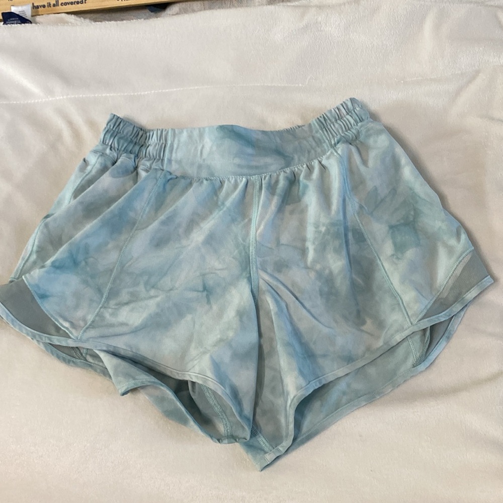 Lululemon Hotty Hot Low-Rise Lined Short - Picture 5 of 11